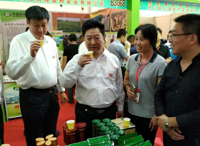 第21屆中國農(nóng)產(chǎn)品加工業(yè)投資貿(mào)易洽談會(huì)開幕 中部六省綠色食品亮相天中